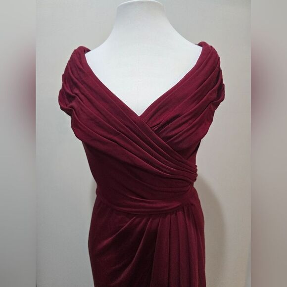 La Femme 26519 Off Shoulder V Neck Long Sheath Jersey Gown NWOT size 4 Wine - Picture 5 of 6